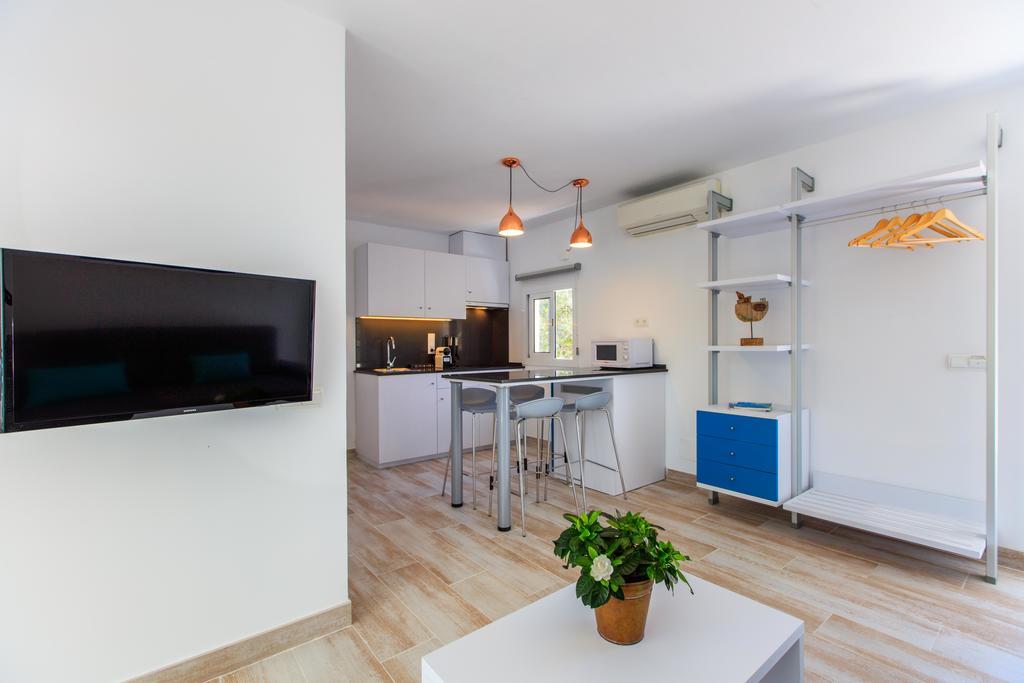 Pinos Playa Suites Platja de Migjorn Eksteriør billede
